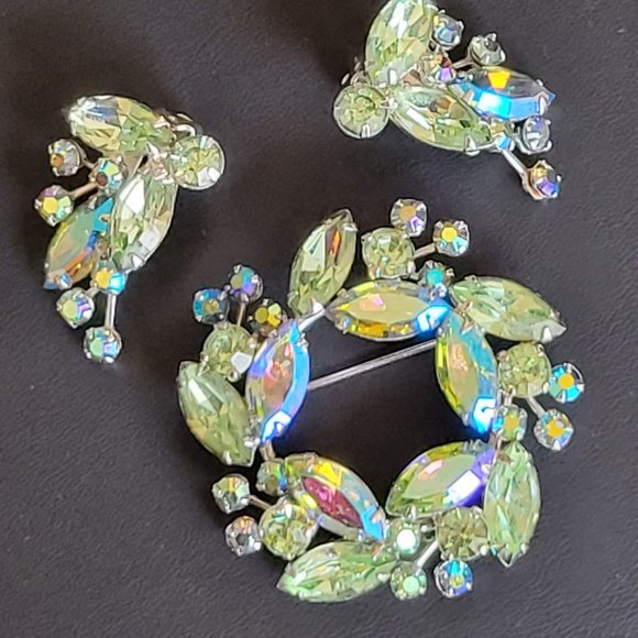 Vintage Weiss Rhinestone Circle Brooch and Earring Set - Picture 4 of 8